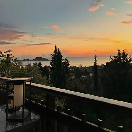 Golden View