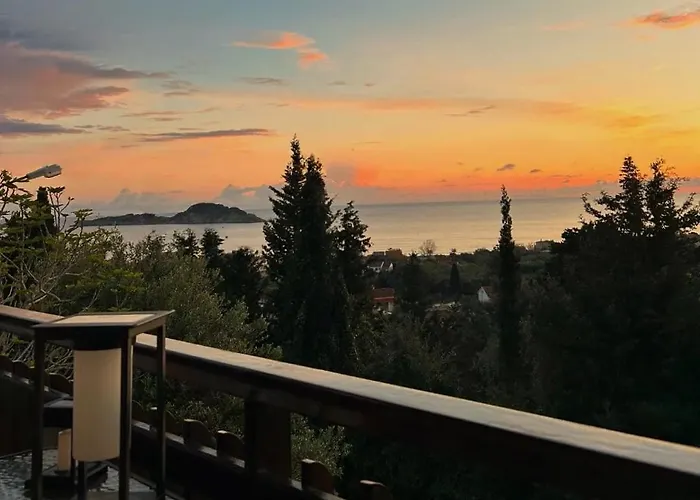 Golden View