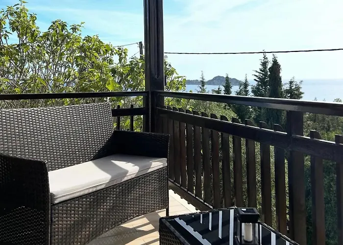 Golden View